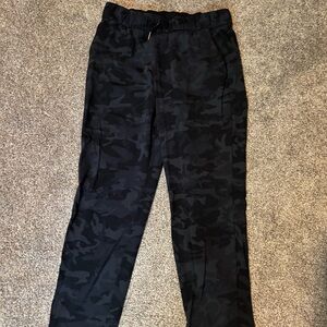 Lulu lemon on the fly pant